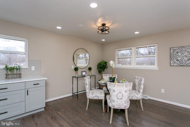 Building Photo - 5026 Preston Ln