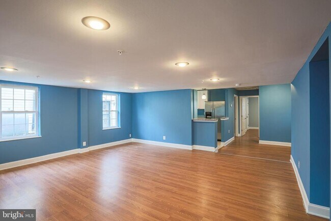 Building Photo - 4905 Ridge Ave