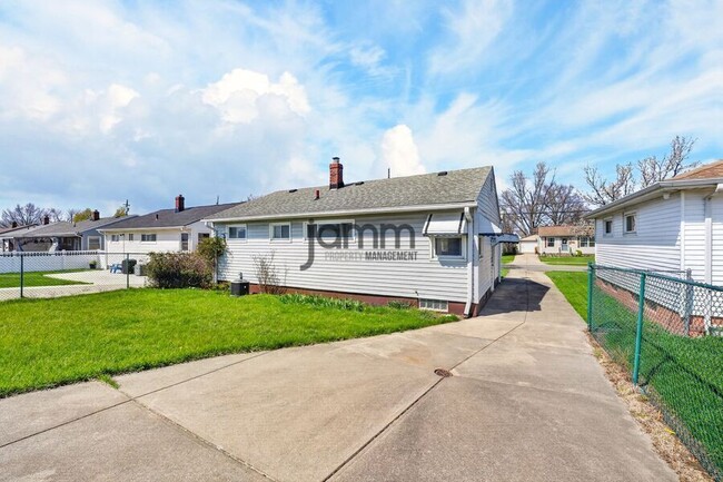 Building Photo - 16261 Remora Blvd