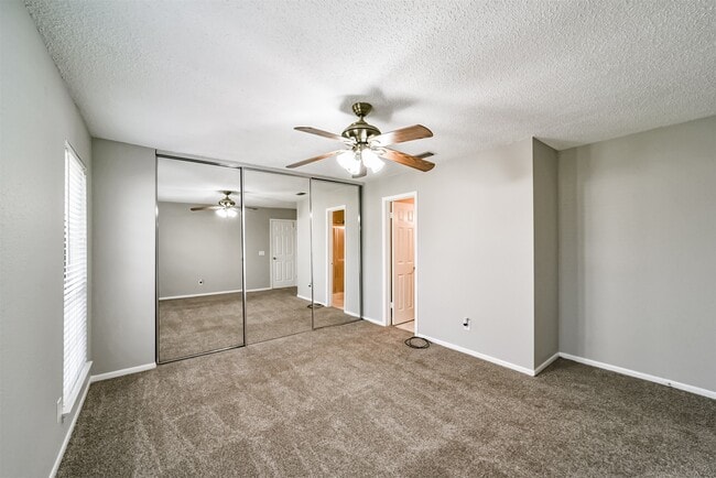 Building Photo - 1613 Brook Meadow Dr