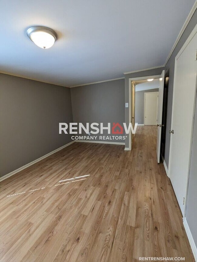 Building Photo - Convenient, 3/2 Home In East Memphis Now A...