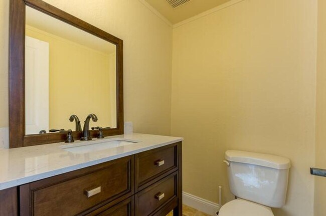 Building Photo - Upgraded 4 Bedroom, 2.5 Bath Single Family Home in University City