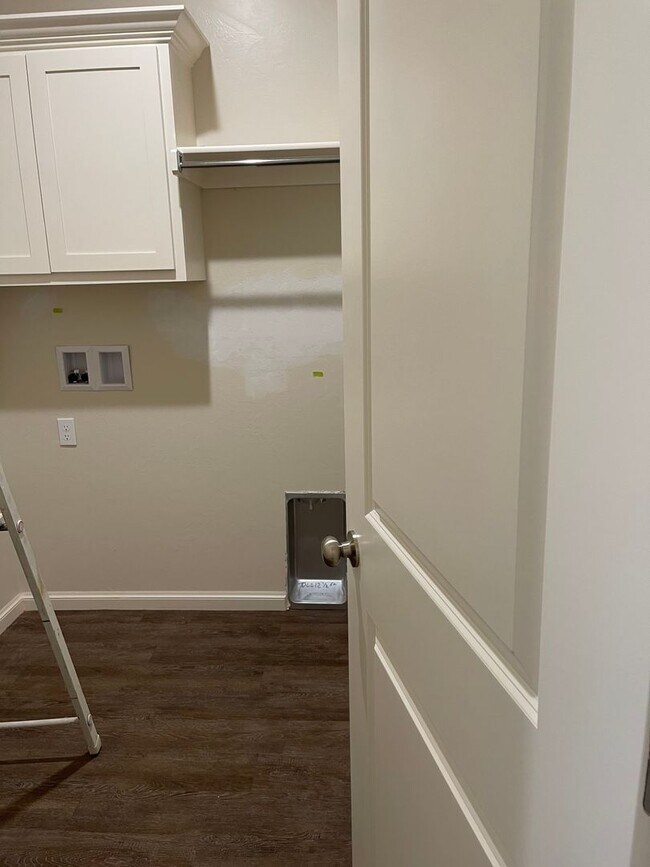 Building Photo - 3 bed 2.5 bath home in The Enclave