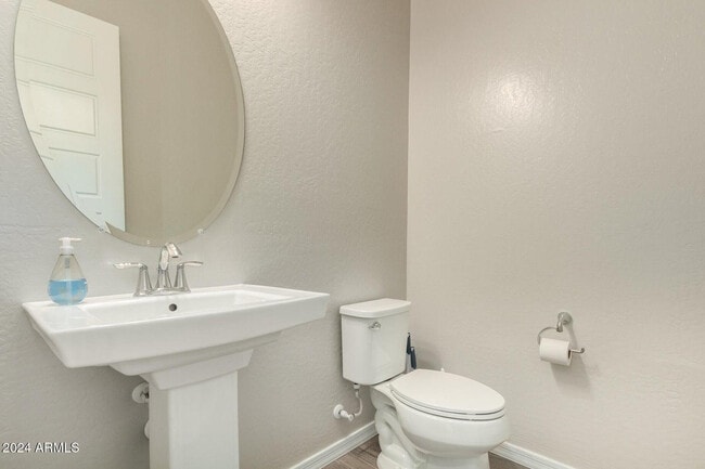 Building Photo - 2082 E Lantana Dr