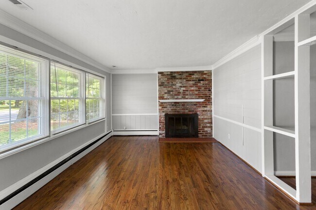 Building Photo - Charming Renovated 3-Bedroom Home in Riverside Near CNU & Mariner’s Museum