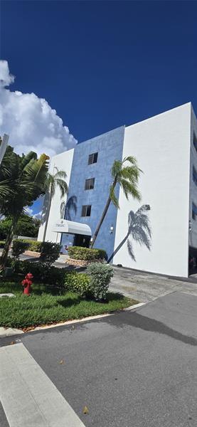 Building Photo - 105 S Riverside Dr
