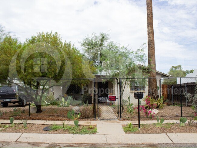 Primary Photo - 3320 N Cardi Blvd