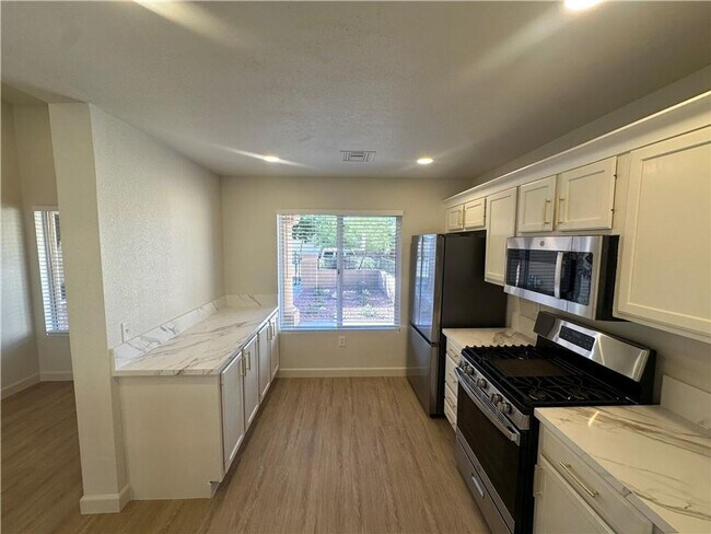 Building Photo - Summerlin 55+ Active Resort!!  Country Clu...