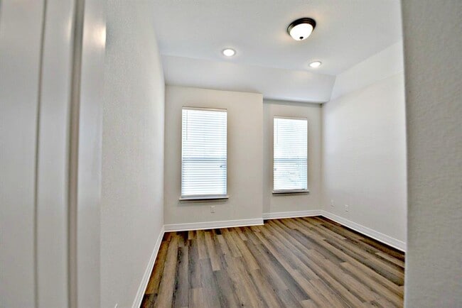 Building Photo - 2220 Airport Dr