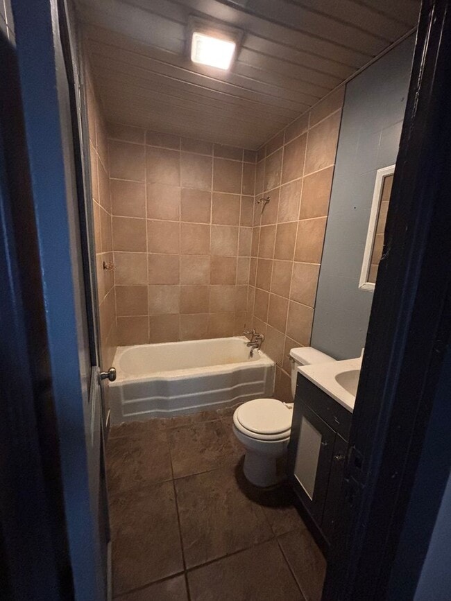 Building Photo - 2 Bedroom, 1 Bath