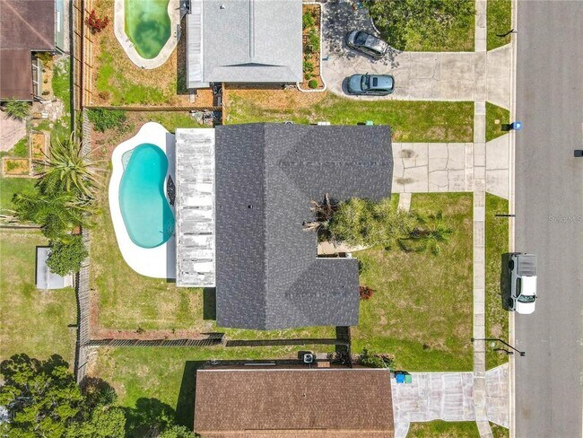 Building Photo - 8676 Hillside Dr