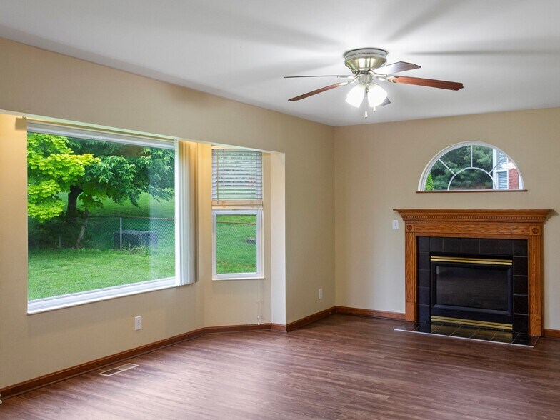 Building Photo - 3004 Wolf Creek Way