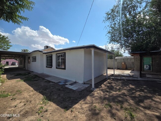 Building Photo - 363 Ontiveros St