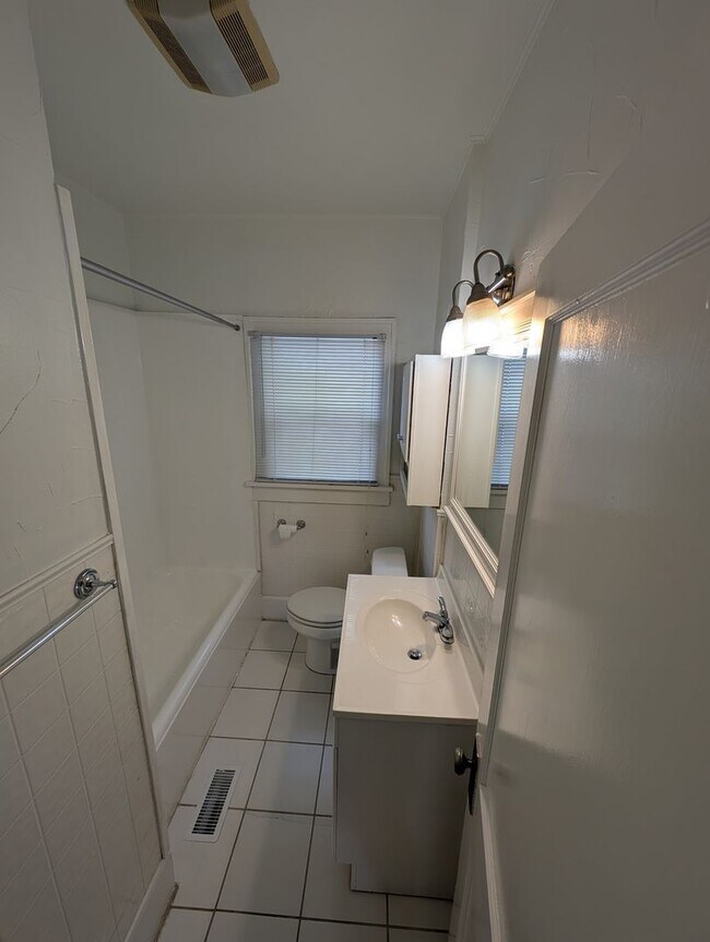 Building Photo - Perfect home directly across from TU!!