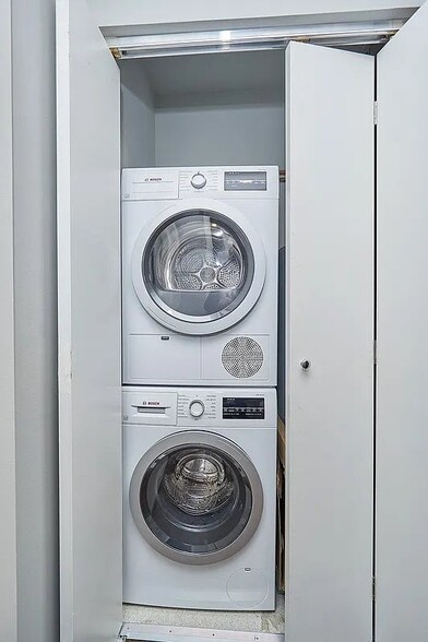 Building Photo - 152 Ludlow St