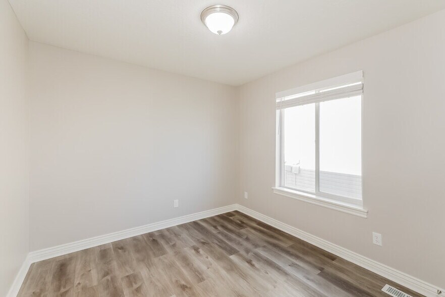 Building Photo - 1681 E Tumwater Ln