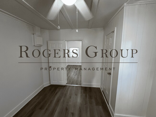 Building Photo - #450 - 914-916 Water St Duplex