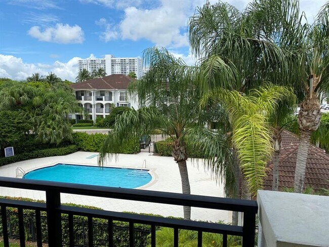 Building Photo - 3205 NE 184th St