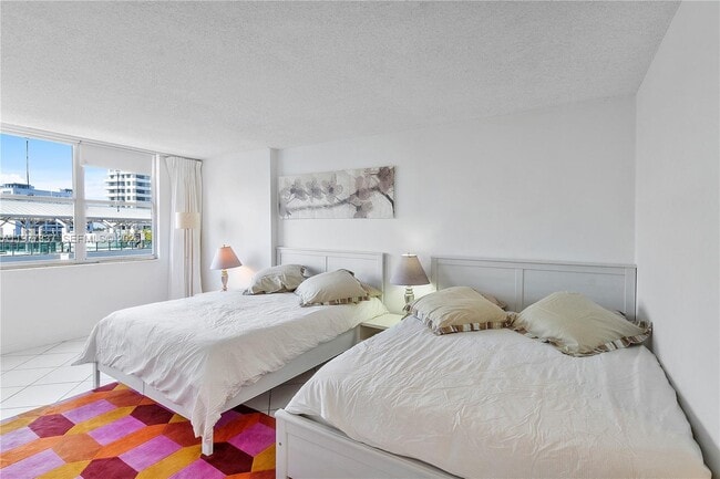 Building Photo - 6039 Collins Ave