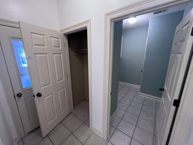 Building Photo - 29 Oak Crest Dr