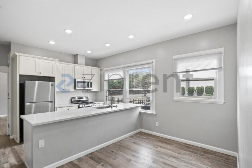 Building Photo - 1202 Adeline St