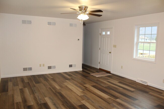 Building Photo - 11560 Punch Bowl Rd
