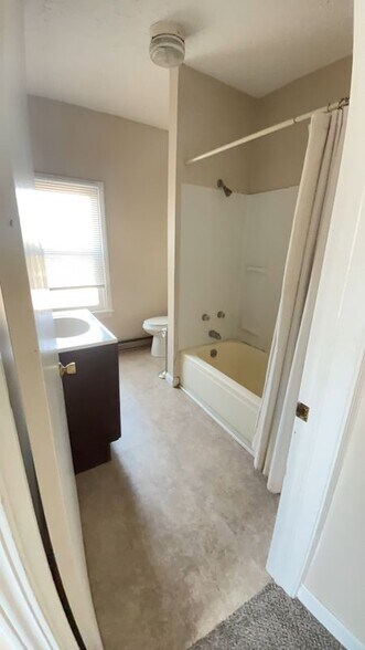 Building Photo - 1100 10th St