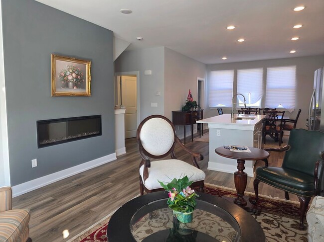 Building Photo - 3604 Trumbull