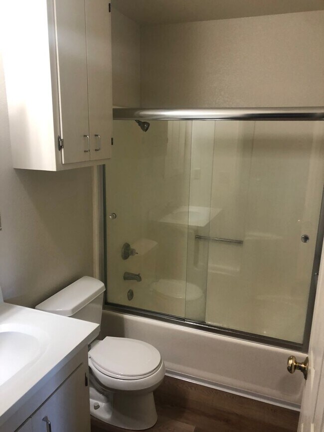 Building Photo - 2512 Standiford Ave