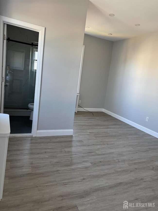 Building Photo - 1515 Kerrigan Ave