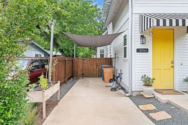 Building Photo - 3206 Garden Villa Ln