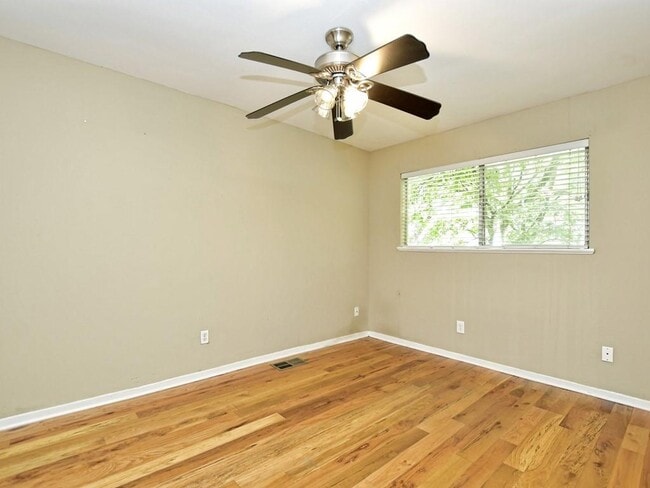 Building Photo - 604 Franklin Blvd