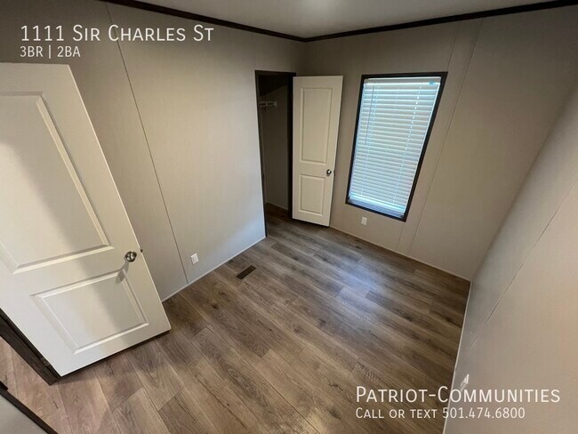 Building Photo - 1111 Sir Charles St