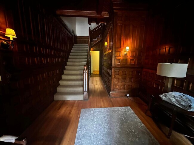 Building Photo - 346 Beacon St