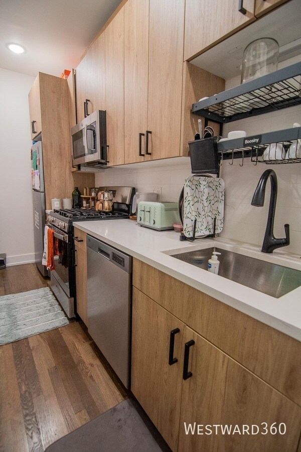 Building Photo - 6201 N Glenwood Ave