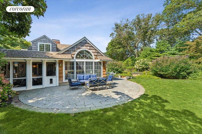 Building Photo - 20 Quogue St