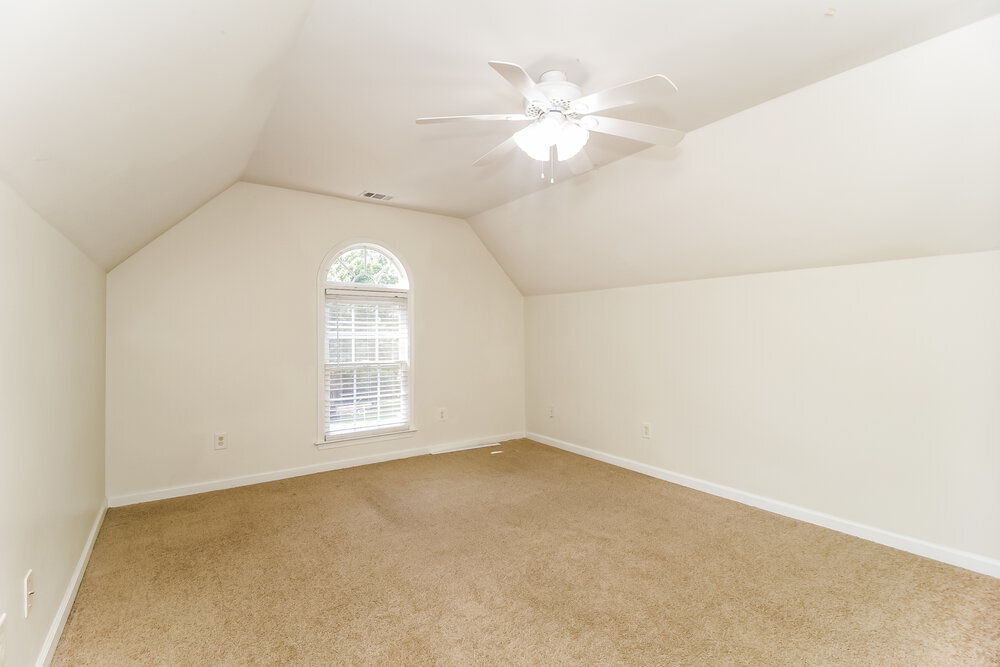 Building Photo - 58 Yosemite Ln