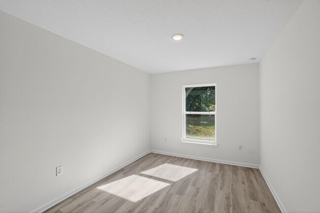 Building Photo - 1115 F Avenue