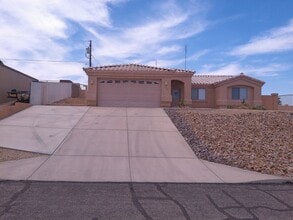 Building Photo - Seasonal Winter Rental Nov 1st to April 30...