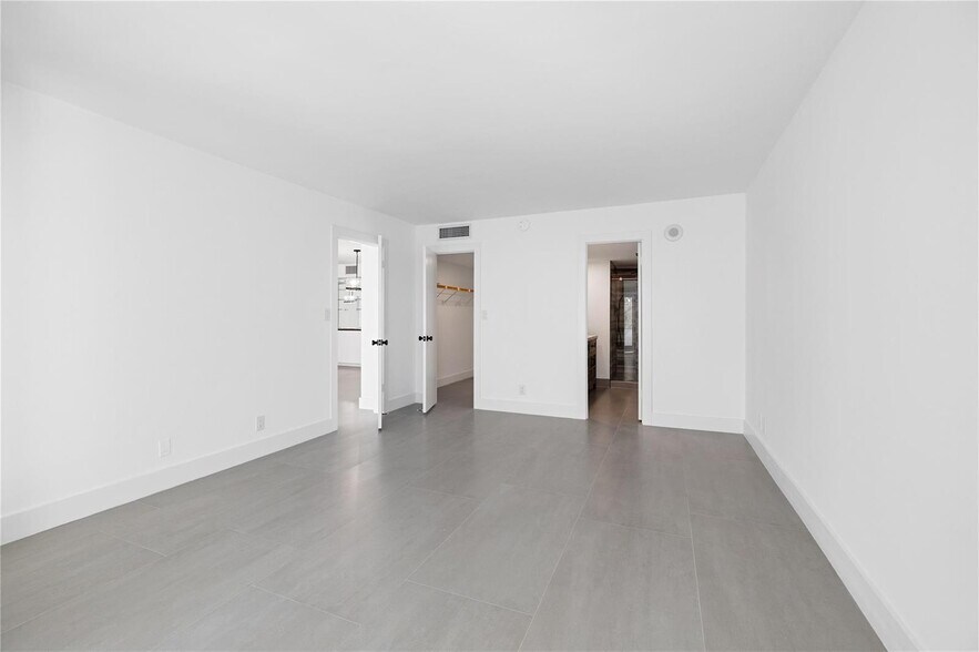 Building Photo - 1360 S Ocean Blvd