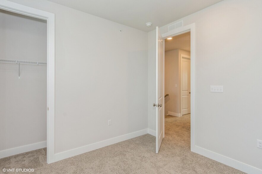 Building Photo - 403 Cranford Way