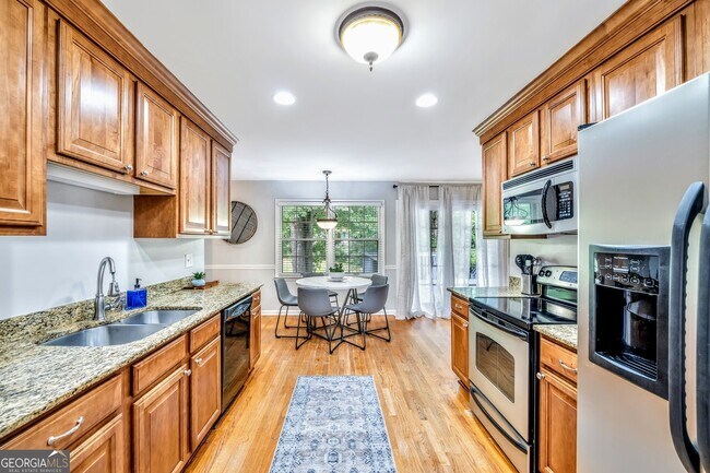 Building Photo - 801 Mockingbird Ln