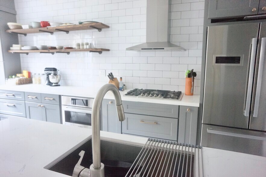 Building Photo - 2078 S Delaware St