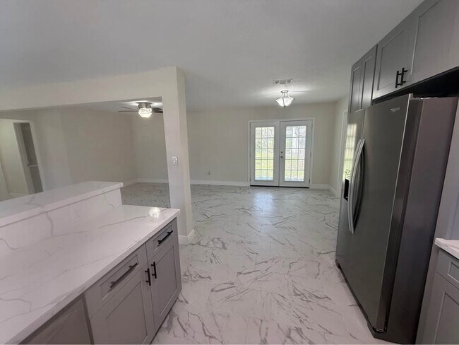 Building Photo - 3259 Huff Dr