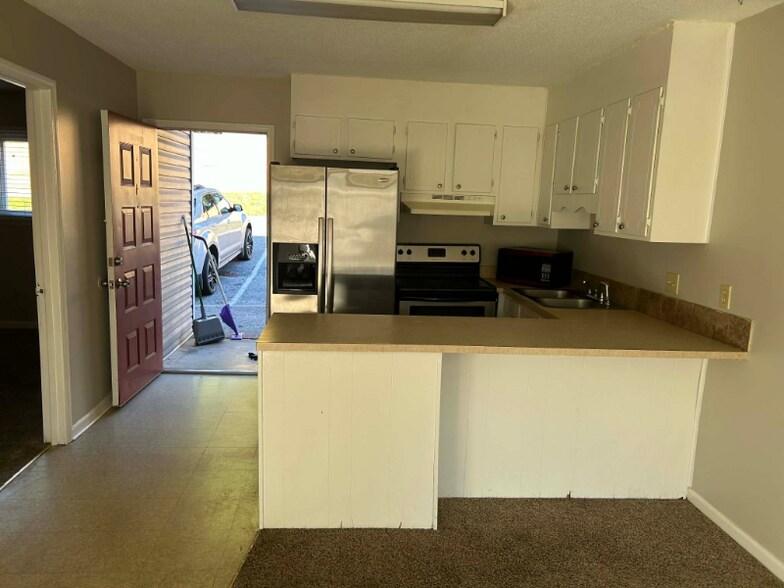 Primary Photo - 1326 N Frye Ave