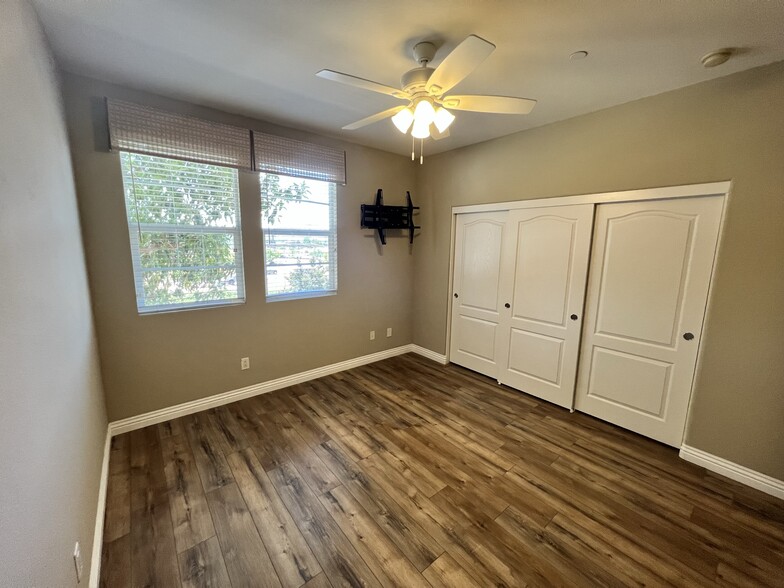 Main floor bedroom - 9931 Leavesly Trl