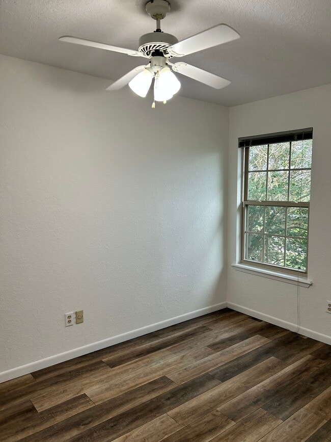 Building Photo - 4042 Laguna Shores Rd