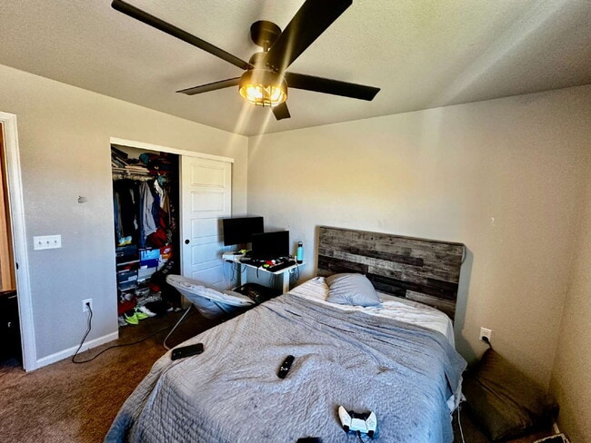 Building Photo - "Experience Spacious Living: 5-Bed, 3-Bath Home in Elizabeth!"