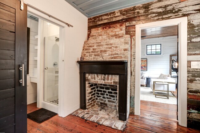 Building Photo - 266 Ashley Ave