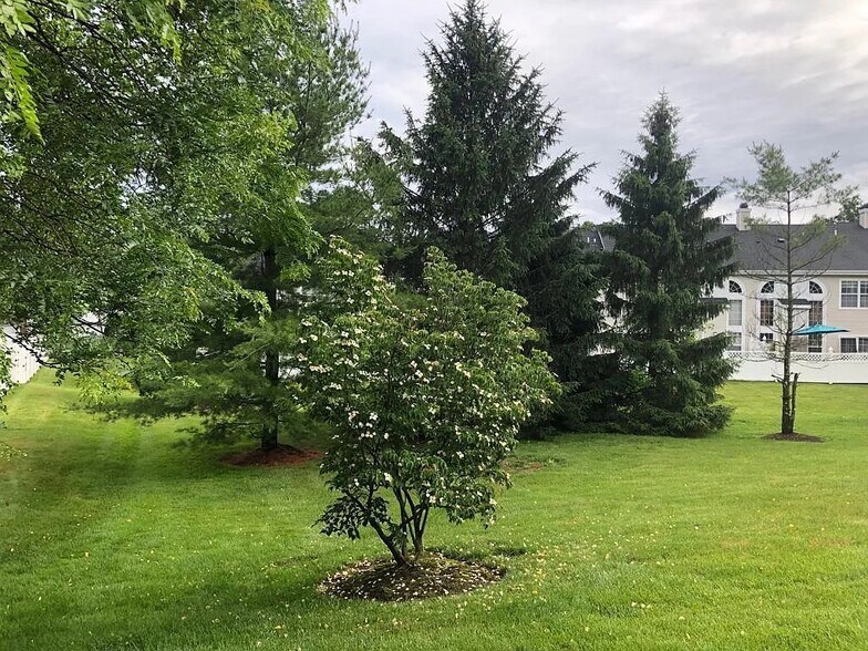 Building Photo - 304 Harvest Ln